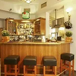 Aron Hotel