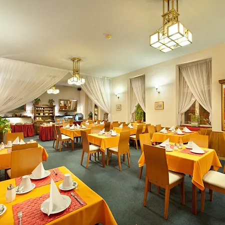 Aron Hotel 3*
