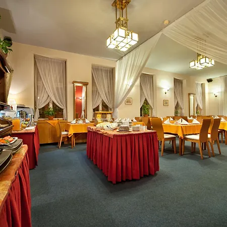 Aron Hotel