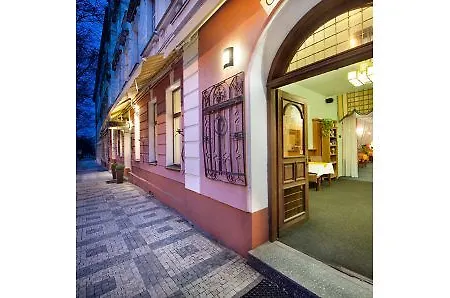 Aron Praha