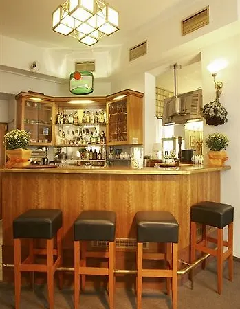 Aron Hotel