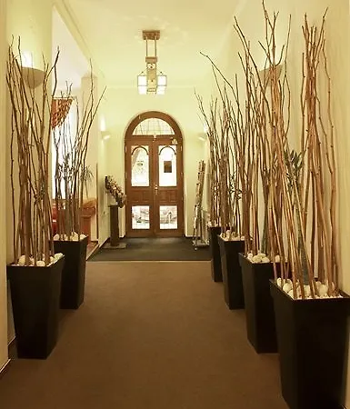 Aron Hotel 3*