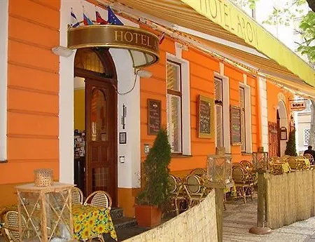 Отель Aron