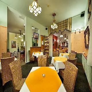 Aron Hotel