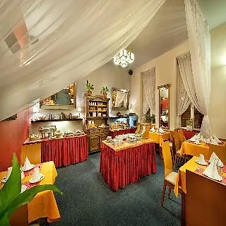 Aron Hotel 3*