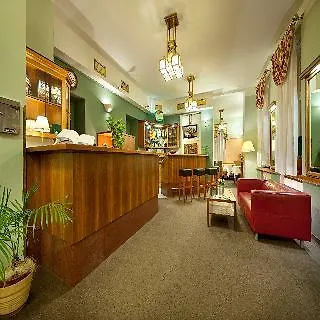 Aron Hotel 3*