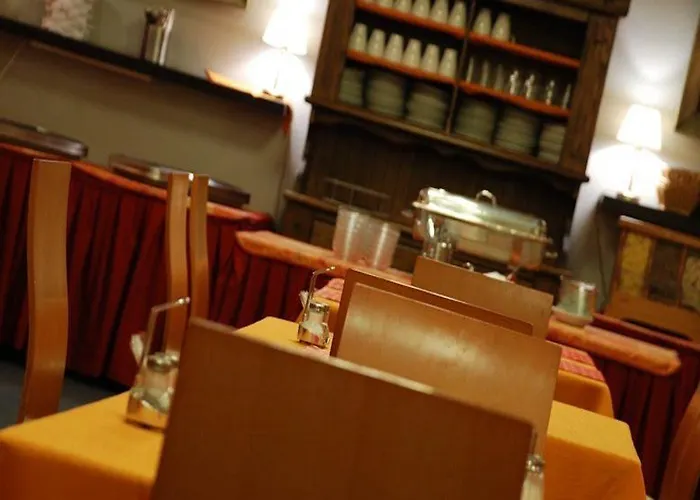 Aron Hotel 3*