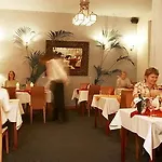 Aron Πράγα
